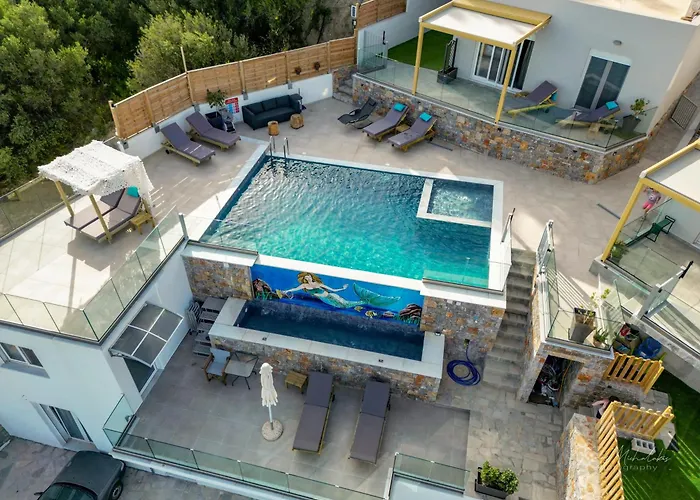 Zax Sea View Villas